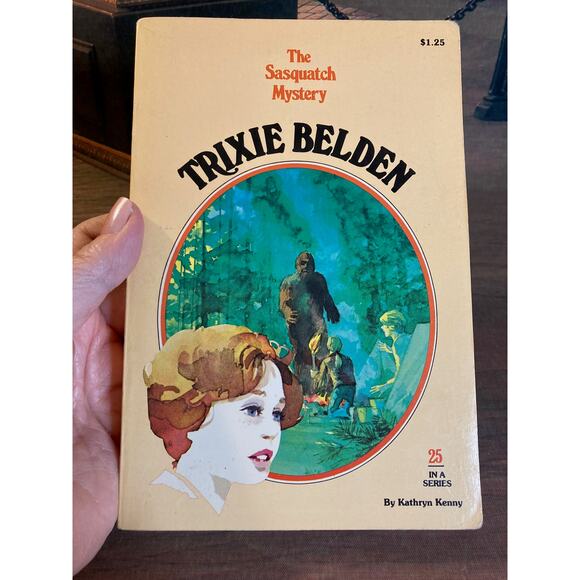 Vintage 70s Set of 5 Paperback Trixie Belden Mysteries #6, #7, #9, #14, and #25 - Picture 10 of 13